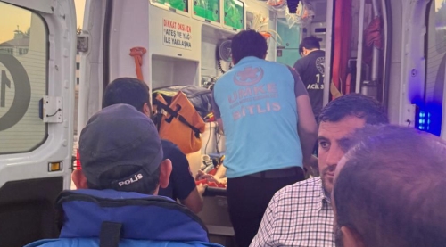 Bitlis'te Van Gölü'nde Sürüklenen Genç Emniyet Ekipleri Tarafından Kurtarıldı