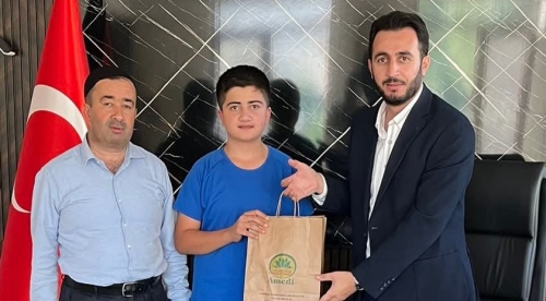 Güroymak’ta Hafızlık Gururu: Muhammed Furkan İlbars Umre ile Ödüllendirildi