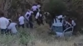 Güroymak'ta Otomobil Uçuruma Düştü: 1 Ağır Yaralı