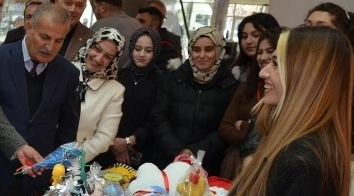 Tatvan Yaşam AVM’de "Genç Yetenekler El Sanatları Sergisi" Ziyarete Açıldı