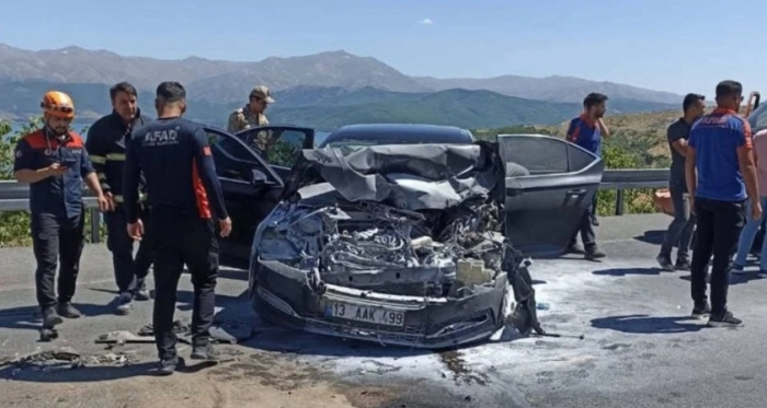 Adilcevaz Kaymakamı Nurhalil Özçelik Trafik Kazası Geçirdi