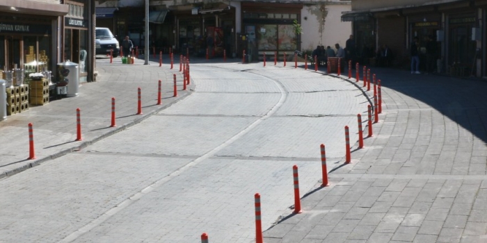 Bitlis Belediyesinden yaya yolu ihlaline duba çözümü
