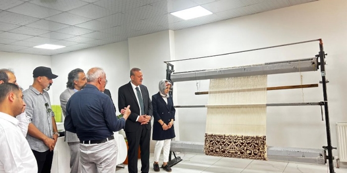 Bitlis Eren Üniversitesi Halı Projesi Güroymak’ta Tanıtıldı