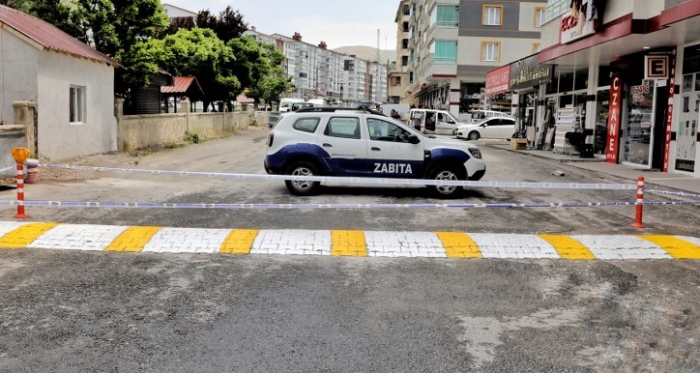 Bitlis’te Trafik Güvenliği İçin Kilitli Parke Kasis