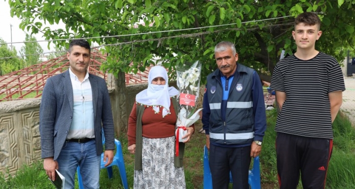 Güroymak Belediye Başkanı Eşref Mutlu’dan Anlamlı Anneler Günü Sürprizi
