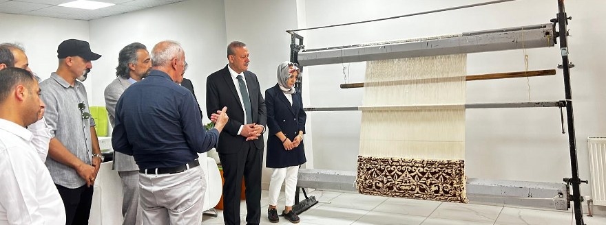 Bitlis Eren Üniversitesi Halı Projesi Güroymak’ta Tanıtıldı