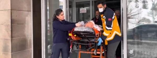 Bitlis’te 90 Yaşındaki Hasta Hava Ambulansı ile İstanbul’a Sevk Edildi