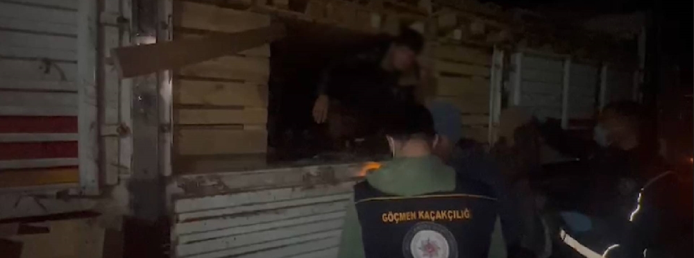 Bitlis’te Tır Kasasında 42 Göçmen Yakalandı: 2 Kişi Tutuklandı