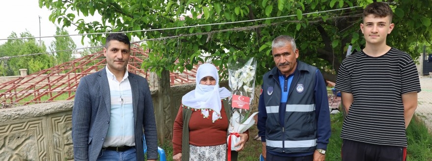Güroymak Belediye Başkanı Eşref Mutlu’dan Anlamlı Anneler Günü Sürprizi