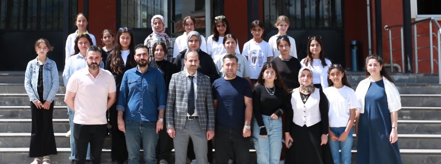 Güroymak Meslek Yüksekokulu'ndan Ortaokul Öğrencilerine Fotoğrafçılık Tanıtımı