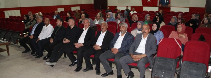Güroymak’ta En İyi Narkotik Polisi Anne Semineri Düzenlendi