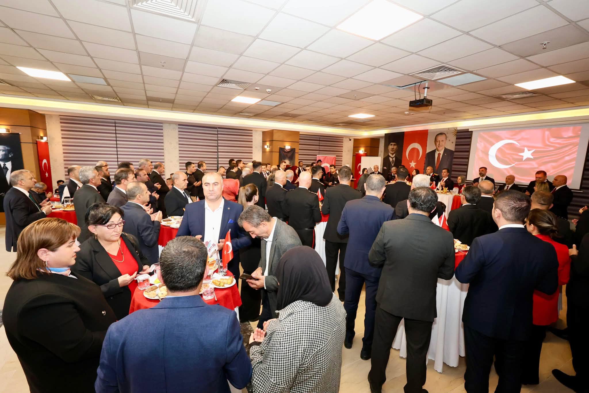 Bitlis'te 29 Ekim Cumhuriyet Resepsiyonu Düzenlendi