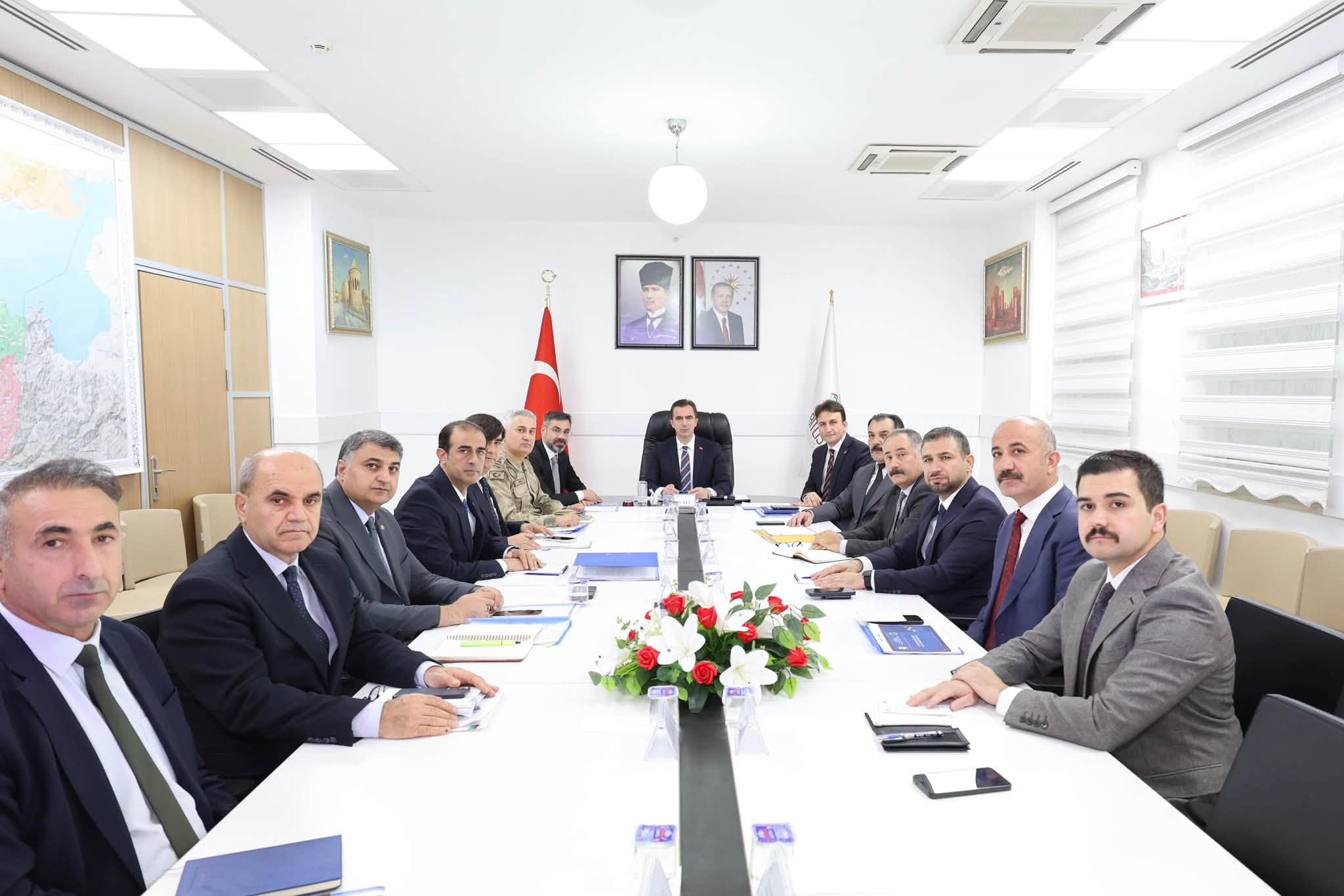 Metruk Yapılar Toplantısı Vali Ahmet Karakaya Başkanlığında Yapıldı