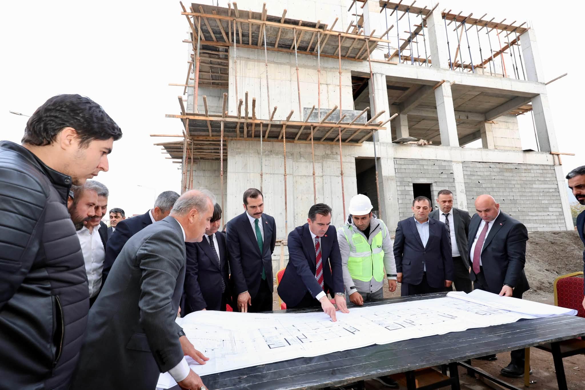 Güroymak'ta Okul ve Cami Çalışmaları İncelendi