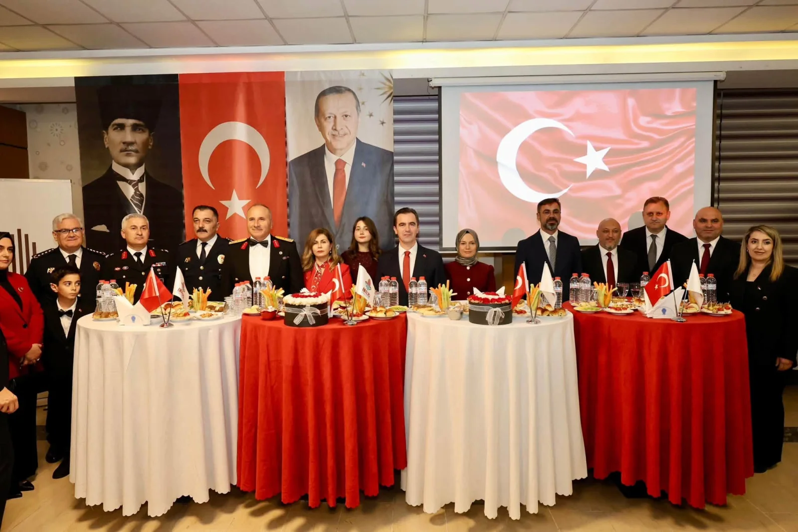 Bitlis'te 29 Ekim Cumhuriyet Resepsiyonu Düzenlendi