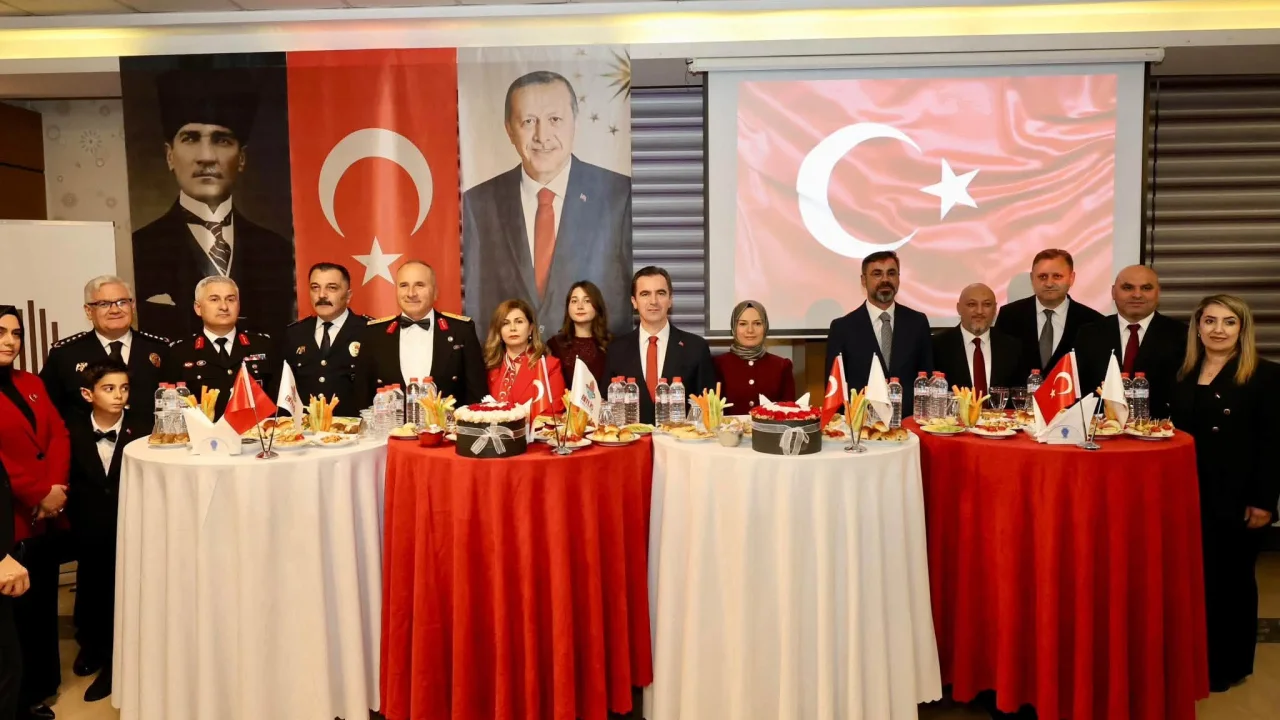 Bitlis'te 29 Ekim Cumhuriyet Resepsiyonu Düzenlendi