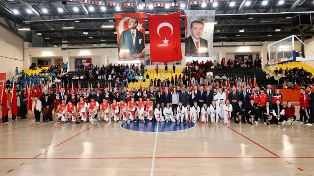 Bitlis'te Cumhuriyet'in 103. Yılı Coşkuyla Kutlandı