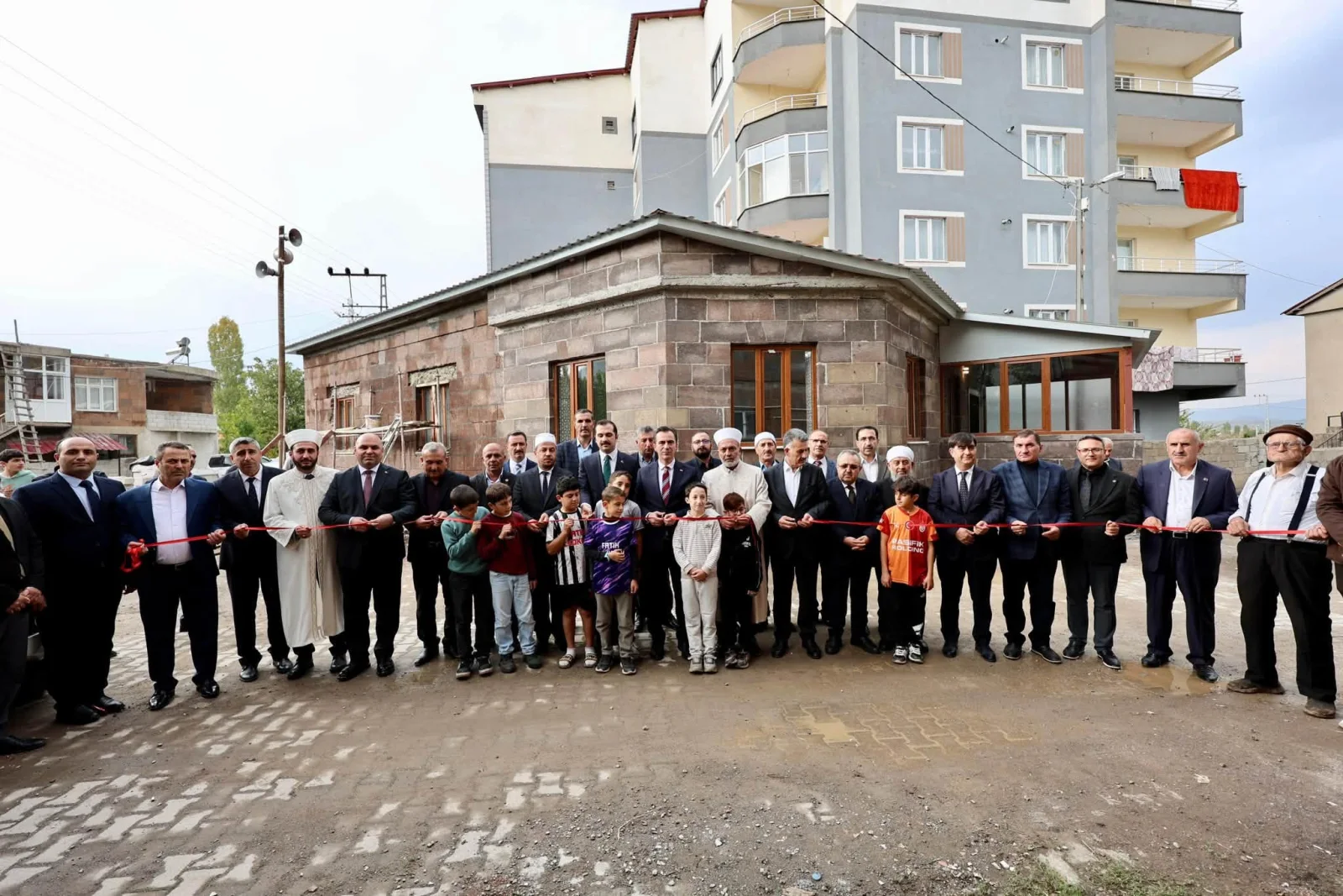 Güroymak'ta Okul ve Cami Çalışmaları İncelendi