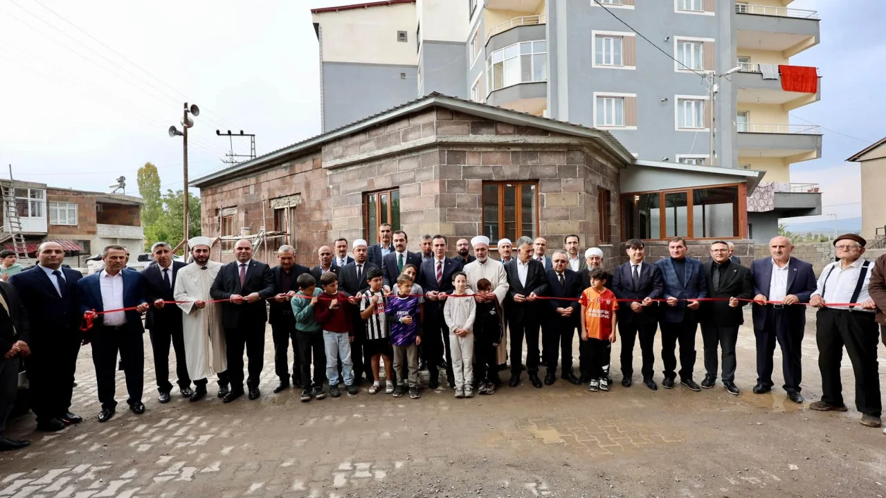 Güroymak'ta Okul ve Cami Çalışmaları İncelendi