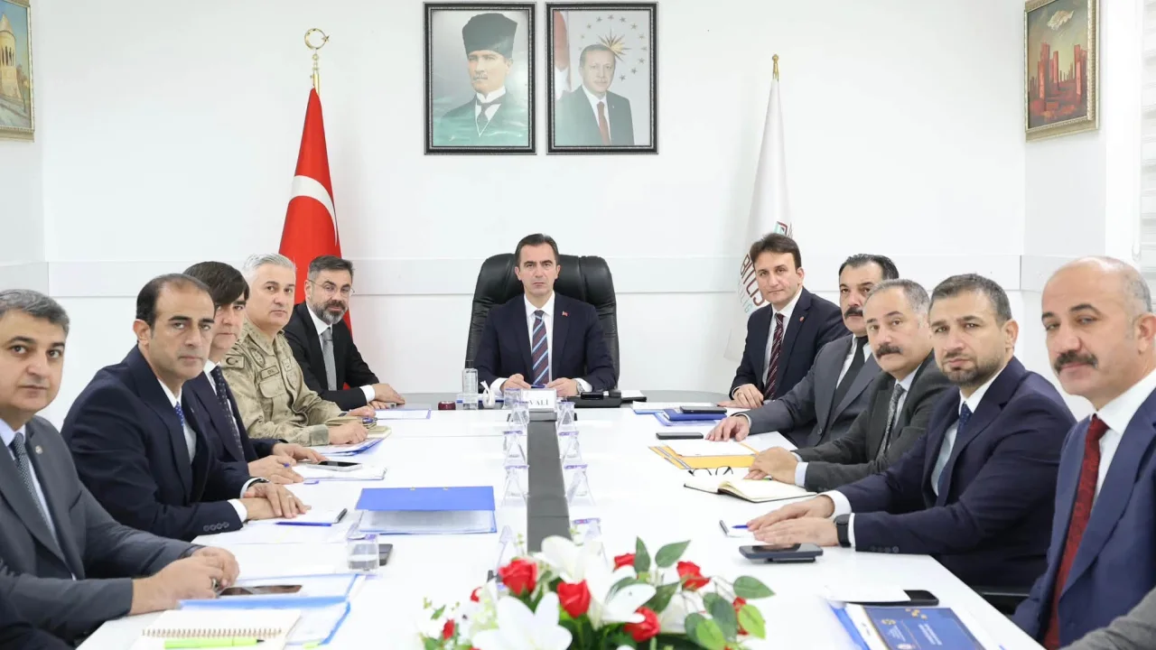 Metruk Yapılar Toplantısı Vali Ahmet Karakaya Başkanlığında Yapıldı