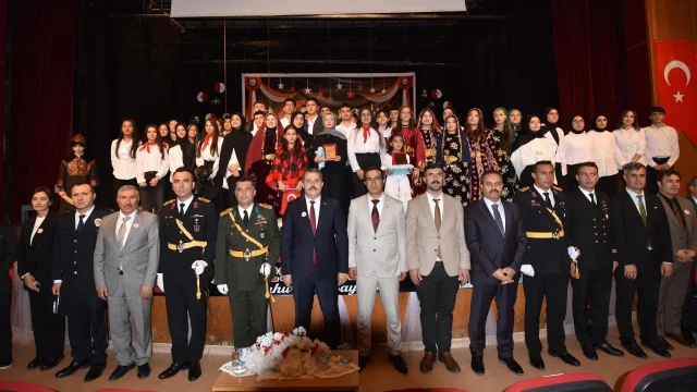 Ahlat’ta 29 Ekim Cumhuriyet Bayramı Coşkusu