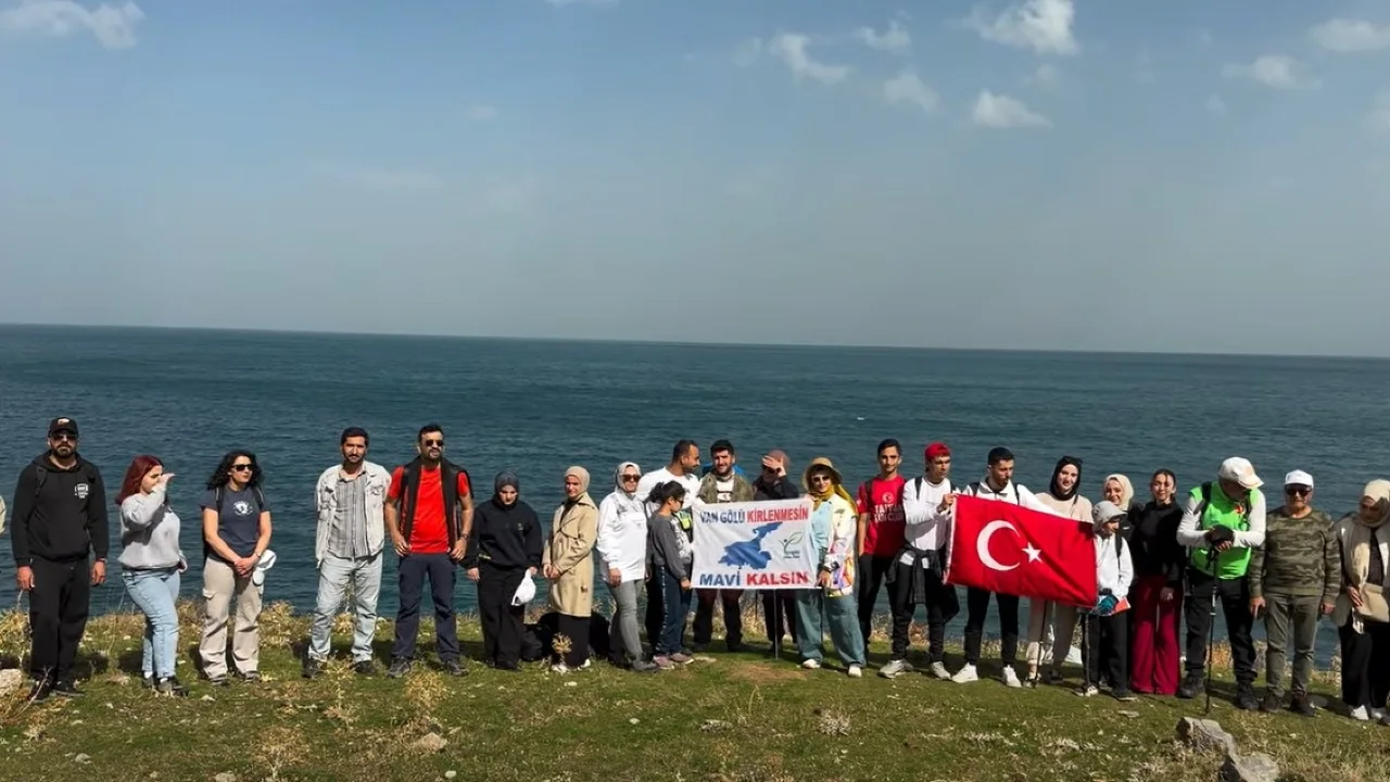 Arin Gölü’ndeki Kuraklığa Dikkat Çekmek İçin Yürüdüler