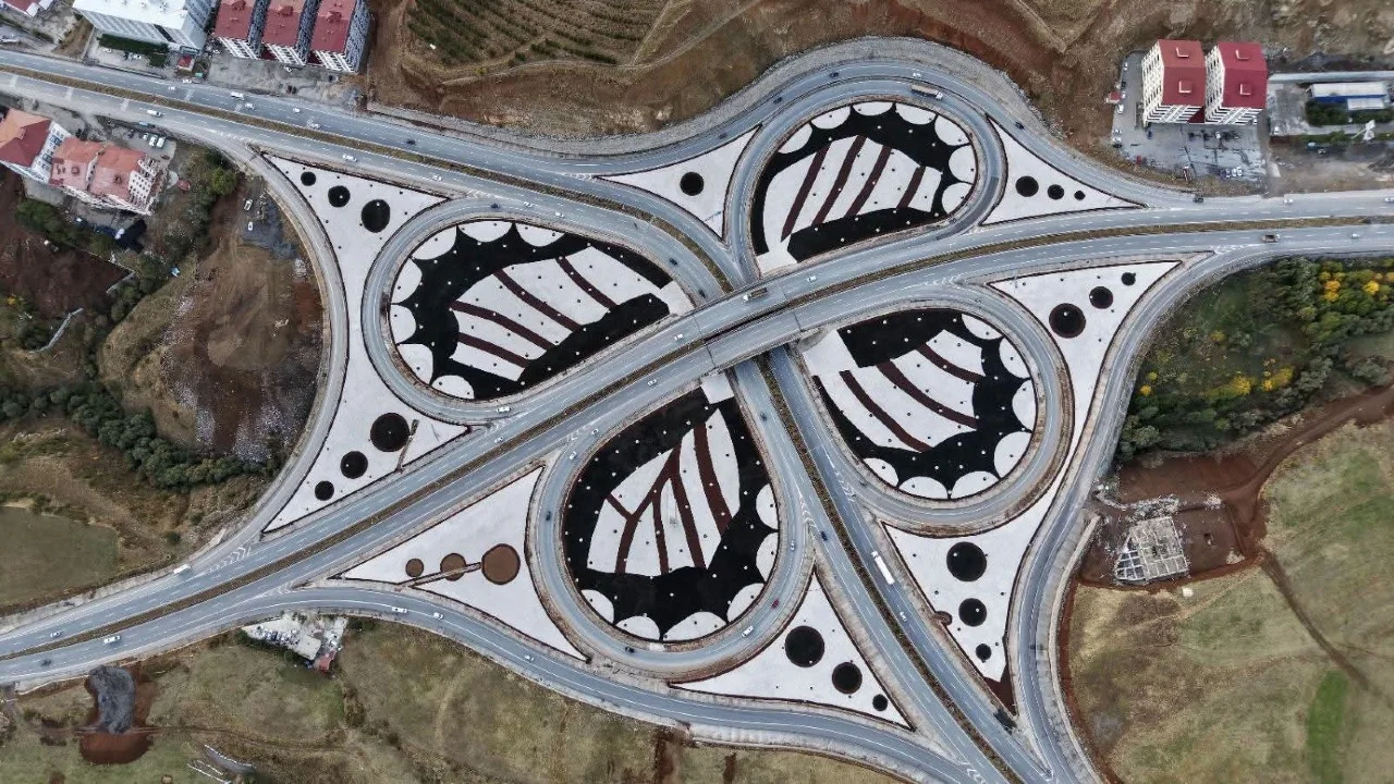 Bitlis Yonca Kavşağı'nda Peyzaj Çalışması Gerçekleştirildi