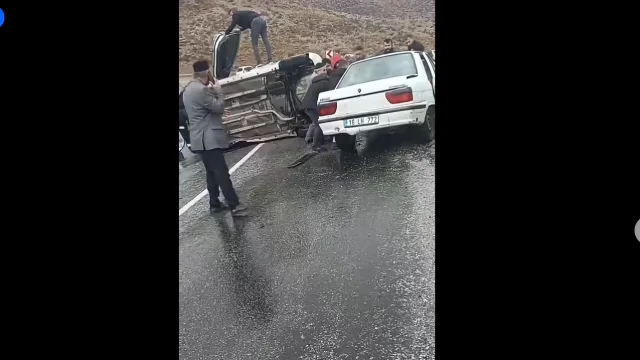 Bitlis'te İki Araç Çarpıştı: 2'si Ağır 5 Yaralı