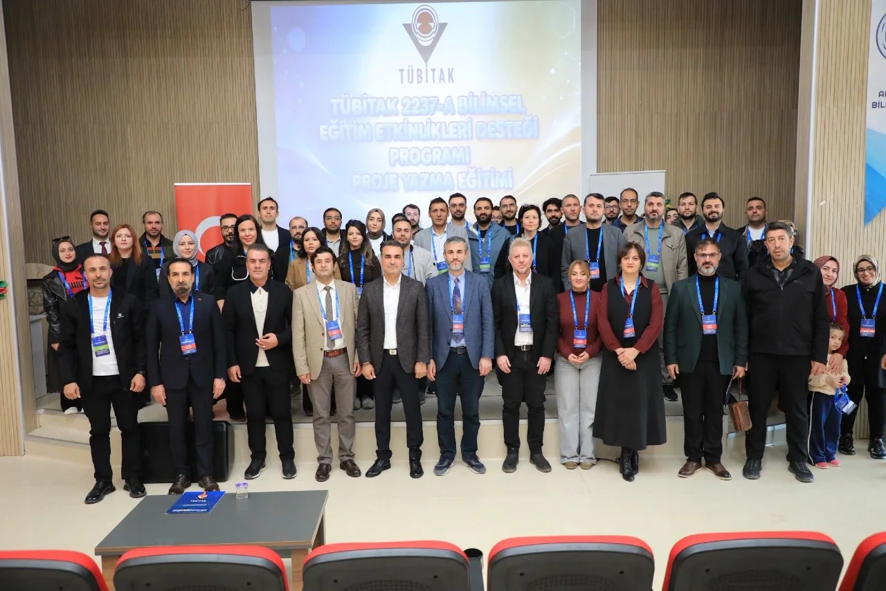 Bitlis'te Öğretmenlere TÜBİTAK Proje Eğitimi Verildi