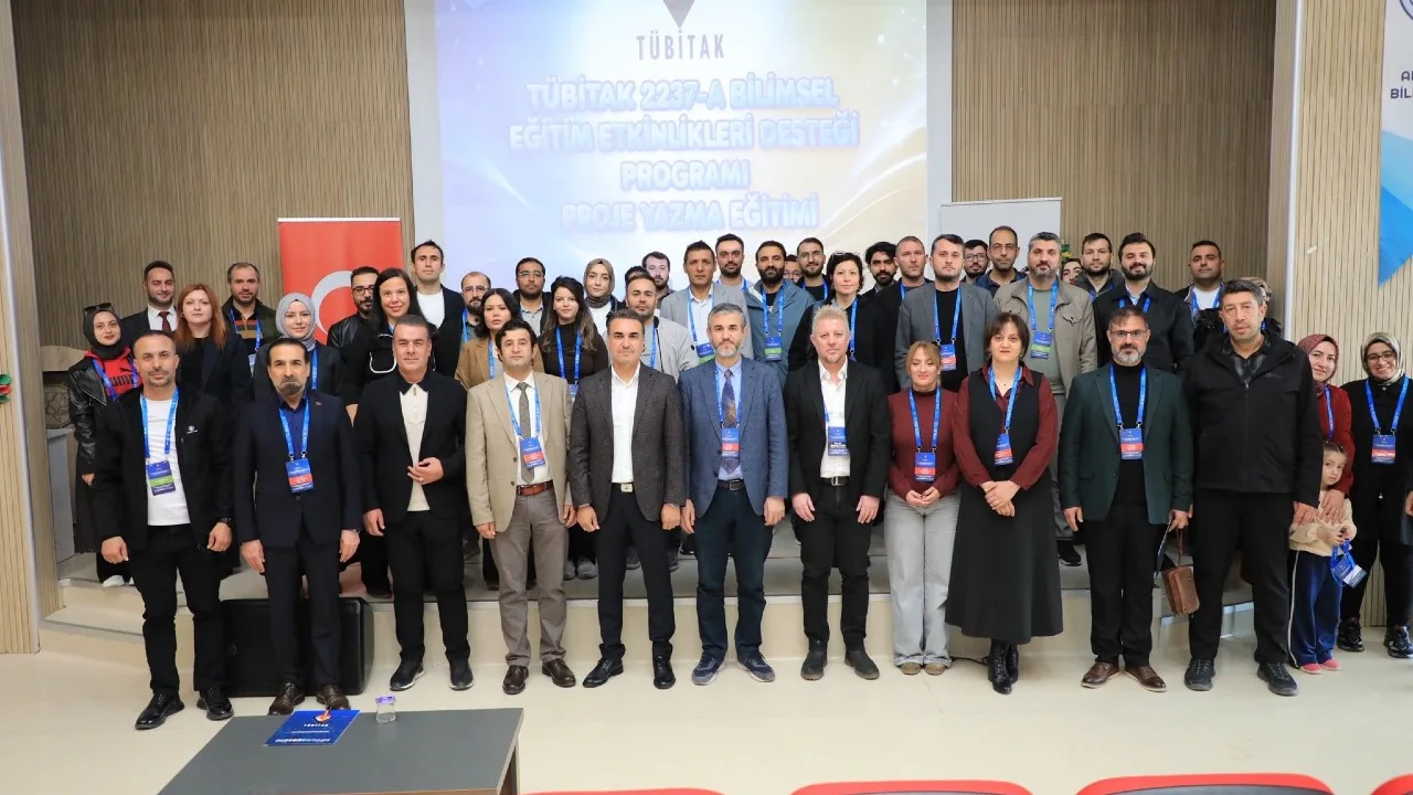 Bitlis'te Öğretmenlere TÜBİTAK Proje Eğitimi Verildi