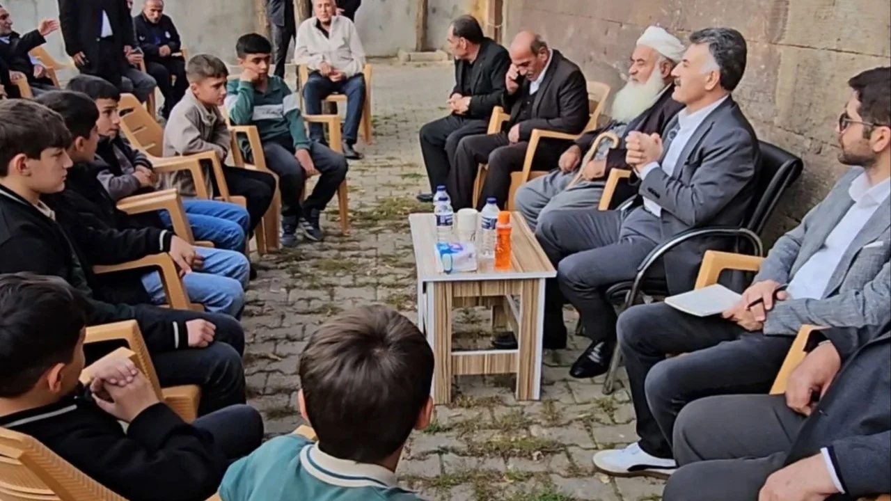 Güroymak'ta Şenevler Mahallesi'ne Semt Sahası Müjdesi