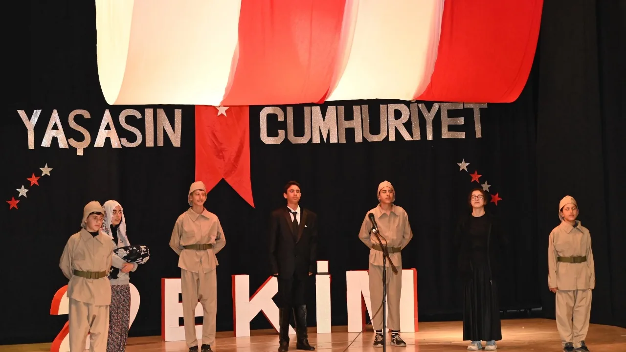 Hizan'da 29 Ekim Cumhuriyet Bayramı Kutlandı