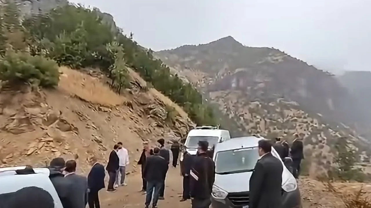 Mutki’de Cenaze Aracı Köye Ulaşamadı: Cenazeyi 4 Kilometre Taşıdılar