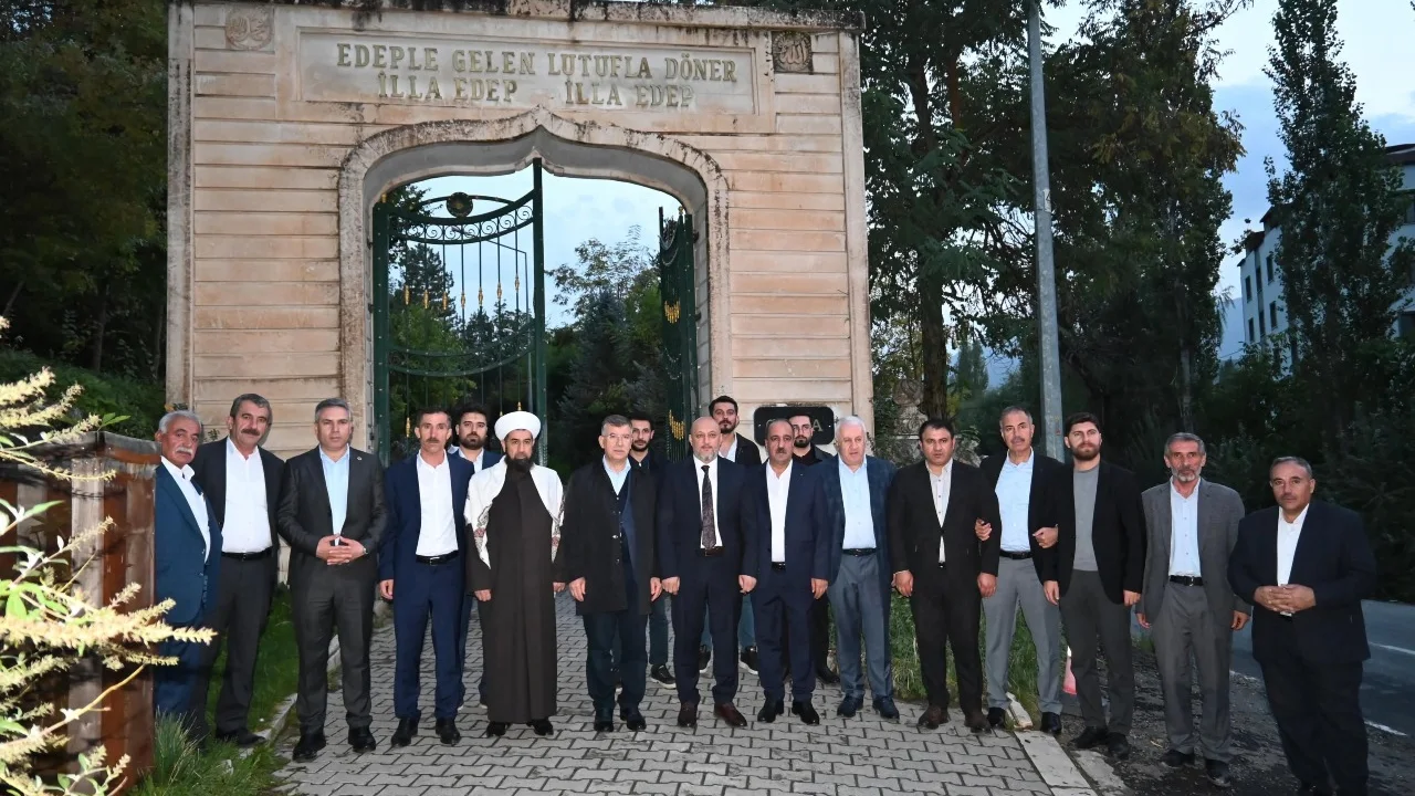 Şanlıurfa Milletvekili Mehmet Ali Cevheri'den Seyyid Sıbgatullah Arvâsî Türbesine Ziyaret