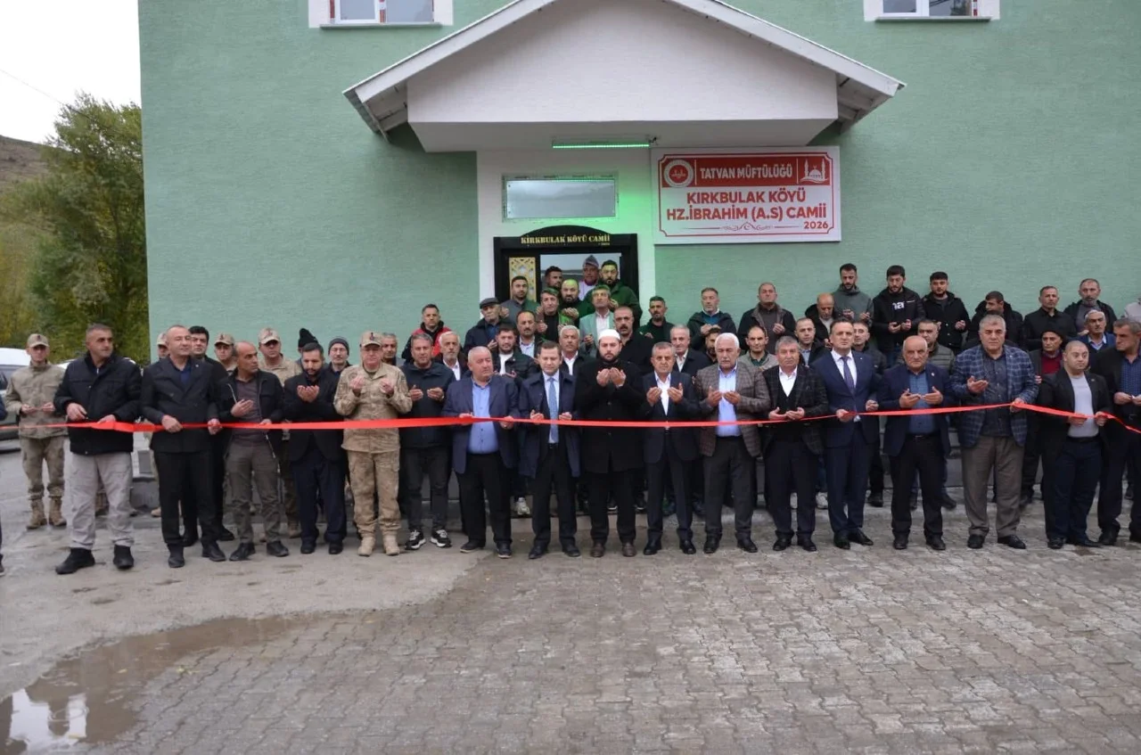Tatvan'da Hayırseverlerin Katkısıyla Yapılan Cami Açıldı