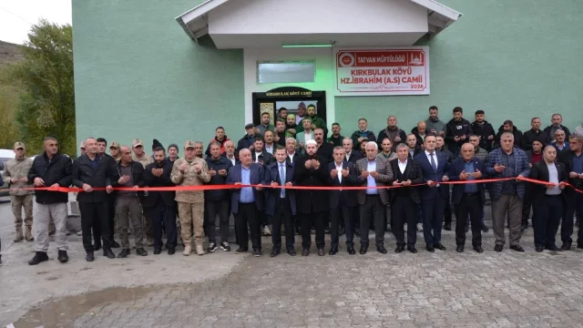 Tatvan'da Hayırseverlerin Katkısıyla Yapılan Cami Açıldı