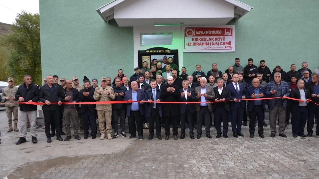 Tatvan'da Hayırseverlerin Katkısıyla Yapılan Cami Açıldı