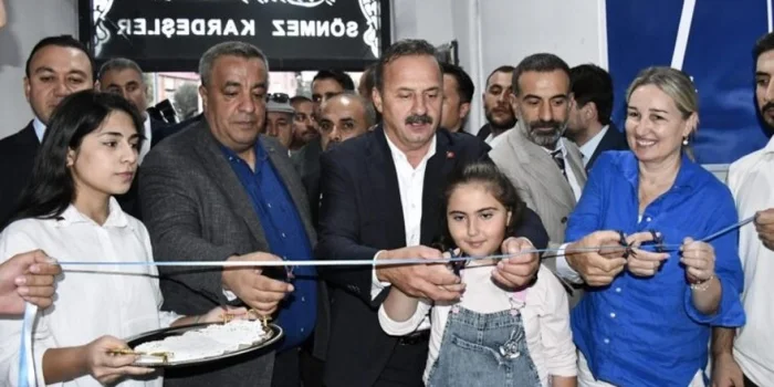 Ağıralioğlu'ndan Bitlis'te Parti Açılışı: Milleti Kucaklıyoruz