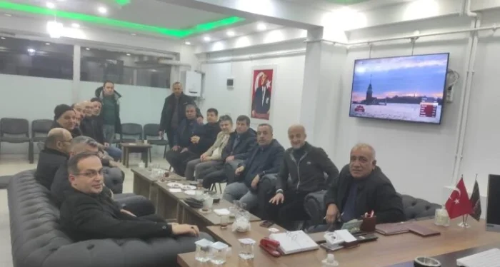 Anahtar Parti Tatvan’da Muhtarlarla Aynı Sofrada: “Yerelin Gücü Muhtarlardır”
