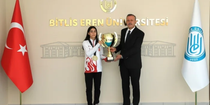 Bitlis Eren Üniversitesi Öğrencisi Özlem Melek Korkmaz, Kick Boks Dünya Şampiyonu Oldu