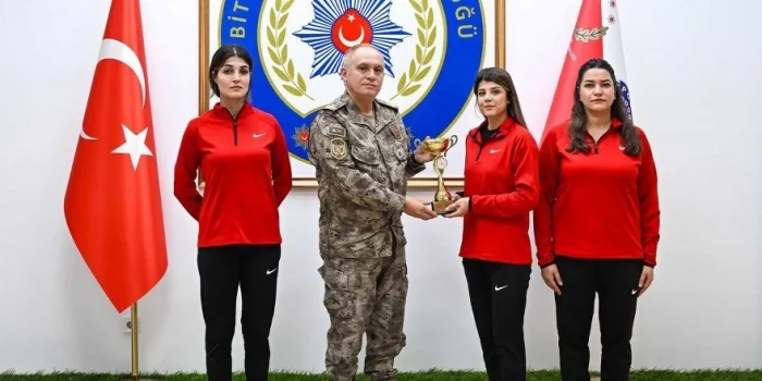 Bitlis İl Emniyet Kadın Masa Tenisi Takımı Bölge İkincisi Oldu