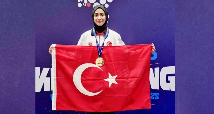 Bitlisli Özlem Melek Korkmaz, Abu Dabi'de Dünya Kickboks Şampiyonu Oldu
