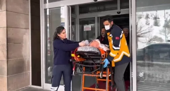 Bitlis’te 90 Yaşındaki Hasta Hava Ambulansı ile İstanbul’a Sevk Edildi