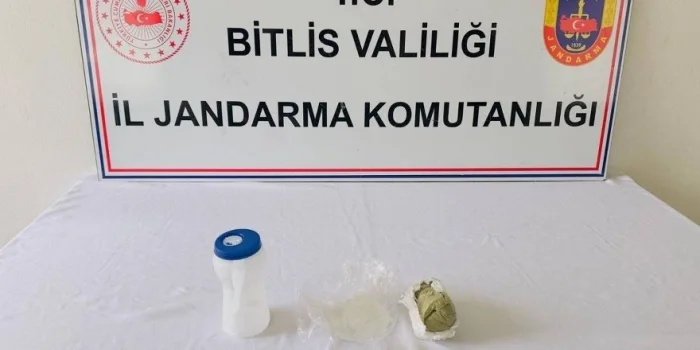Bitlis’te Düzensiz Göçmenler Uyuşturucuyla Yakalandı