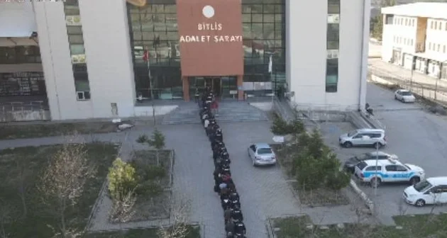 Bitlis'te Ehliyet Sınavı Operasyonu: 27 Kişi Tutuklandı