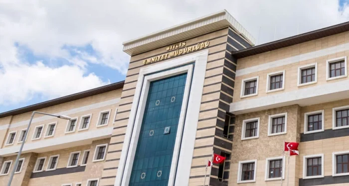 Bitlis'te Tır Kasasında 24 Düzensiz Göçmen ve 4 Organizatör Yakalandı