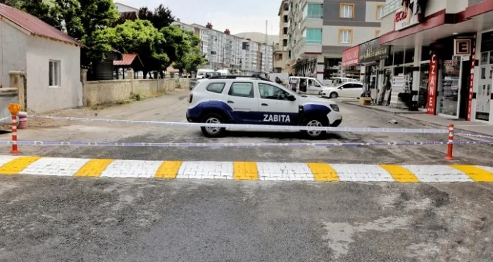Bitlis’te Trafik Güvenliği İçin Kilitli Parke Kasis