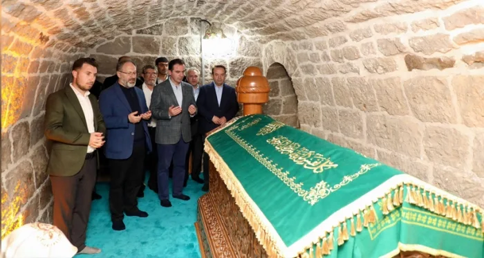Diyanet İşleri Başkanı Prof. Dr. Ali Erbaş, Bitlis’te Tarihi Mekânları Ziyaret Etti