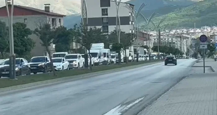 Doğumevi Kavşağı'nda Araç Kuyruğu 5 Kilometreyi Buldu