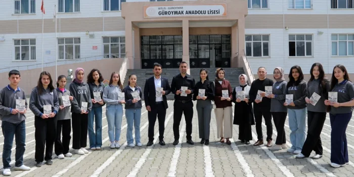 Güroymak Anadolu Lisesi’nde Yazarlık Heyecanı: Öğrencilerin Hikayeleri Kitap Oldu